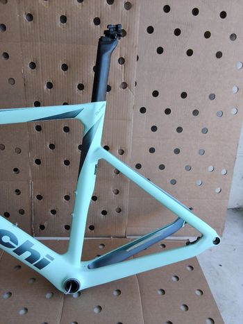 Used Bianchi Oltre Race 105 2023 Frameset 2023 Road & Gravel, Blue — image 4 of 65