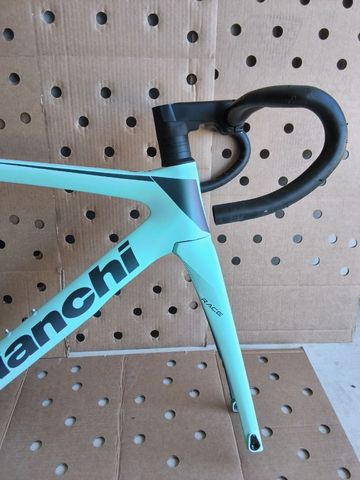 Tweedehands Bianchi Oltre Race 105 2023 Frameset 2023 Road & Gravel — afbeelding 29 van 48