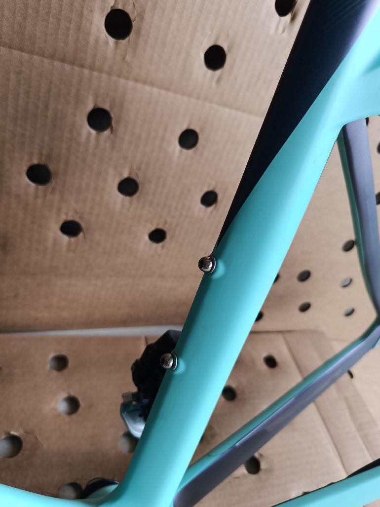 Used Bianchi Oltre Race 105 2023 Frameset 2023 Road & Gravel — image 34 of 35
