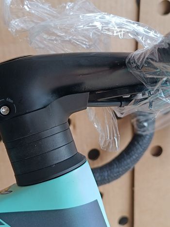 Used Bianchi Oltre Race 105 2023 Frameset 2023 Road & Gravel — image 11 of 35