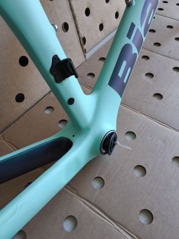 Tweedehands Bianchi Oltre Race 105 2023 Frameset 2023 Road & Gravel — afbeelding 12 van 48
