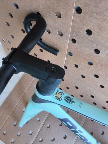 Tweedehands Bianchi Oltre Race 105 2023 Frameset 2023 Road & Gravel — afbeelding 5 van 48