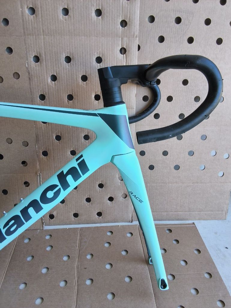 Used Bianchi Oltre Race 105 2023 Frameset 2023 Road & Gravel, Blue — image 24 of 65
