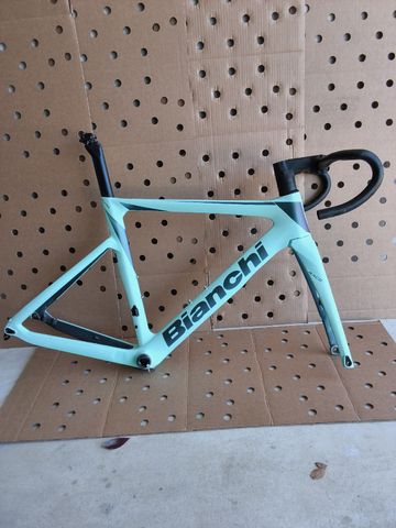 Tweedehands Bianchi Oltre Race 105 2023 Frameset 2023 Road & Gravel — afbeelding 16 van 48