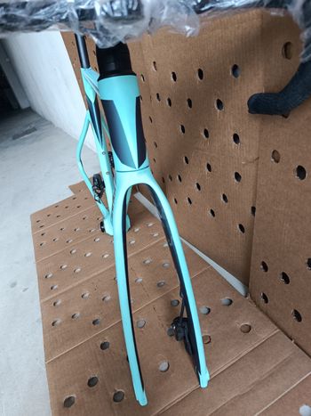 Used Bianchi Oltre Race 105 2023 Frameset 2023 Road & Gravel — image 29 of 35