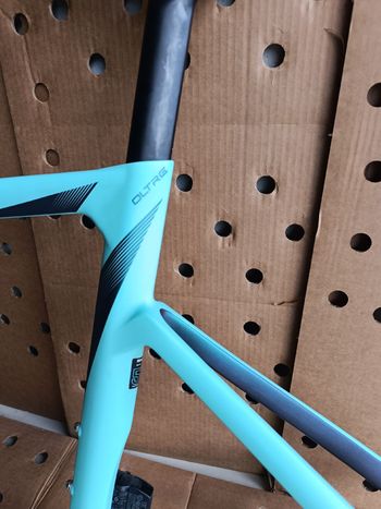 Used Bianchi Oltre Race 105 2023 Frameset 2023 Road & Gravel — image 31 of 35