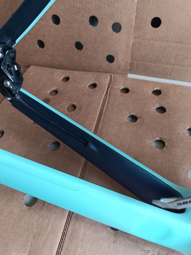 Used Bianchi Oltre Race 105 2023 Frameset 2023 Road & Gravel — image 8 of 35