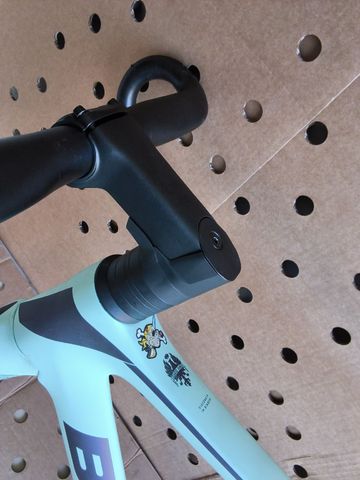 Tweedehands Bianchi Oltre Race 105 2023 Frameset 2023 Road & Gravel — afbeelding 25 van 48