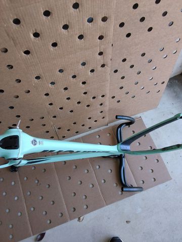 Tweedehands Bianchi Oltre Race 105 2023 Frameset 2023 Road & Gravel — afbeelding 40 van 48