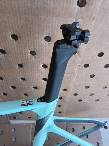 Tweedehands Bianchi Oltre Race 105 2023 Frameset 2023 Road & Gravel — afbeelding 42 van 48