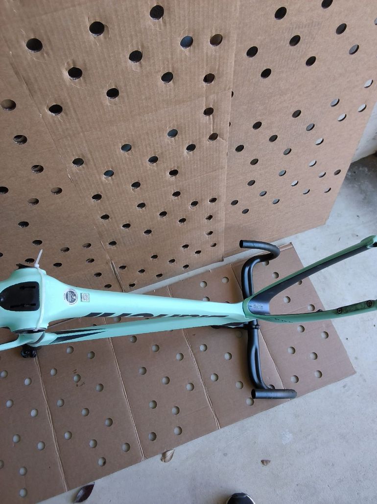Used Bianchi Oltre Race 105 2023 Frameset 2023 Road & Gravel, Blue — image 65 of 65