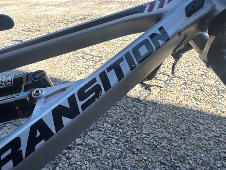 Used Transition Tr11 SRAM GX DH 2024 Mountainbike, Light Gray, Mixed — image 11 of 21