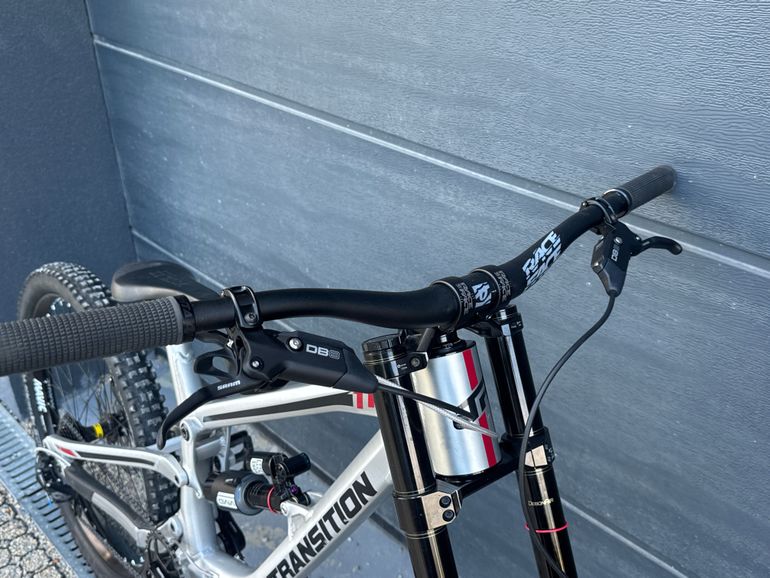 Used Transition Tr11 SRAM GX DH 2024 Mountainbike, Light Gray, Mixed — image 4 of 21