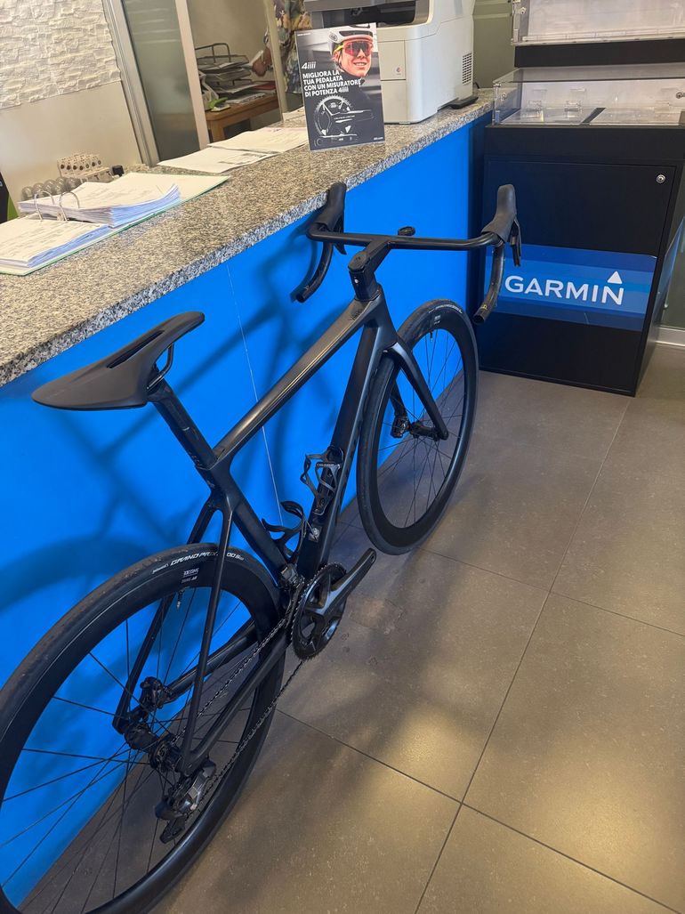 Used Colnago V4RS Shimano Ultegra Di2 2022 Road & Gravel, Black — image 2 of 4