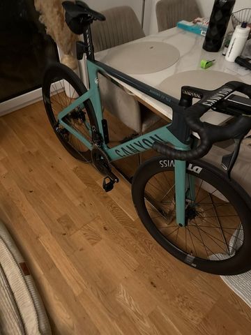 Canyon Aeroad CF SLX 7 eTap 2024 2024 Road & Gravel usato, Blu — immagine 2 di 9