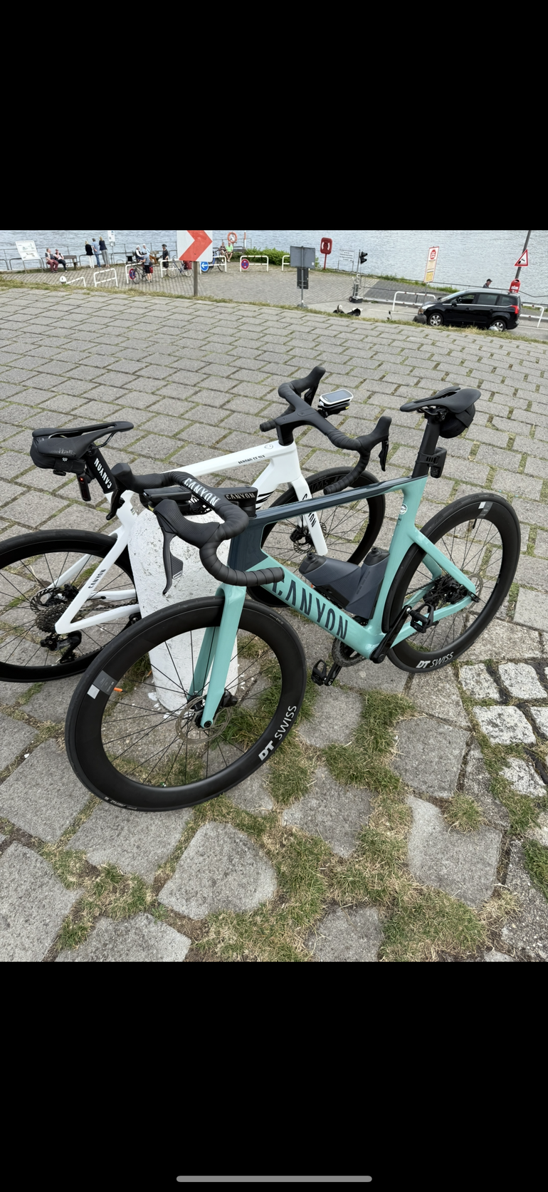 Used Canyon Aeroad CF SLX 7 eTap 2024 2024 Road & Gravel, Blau — image 7 of 9