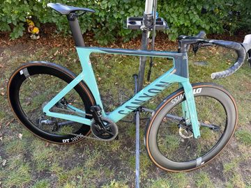 Canyon Aeroad CF SLX 7 eTap 2024 2024 Road & Gravel usato, Blu — immagine 9 di 9