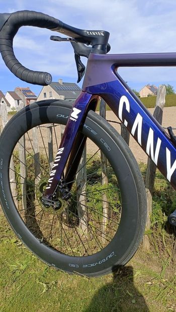 Used Canyon Aeroad CFR AXS 2023 2023 Road & Gravel, Violett — image 10 of 16