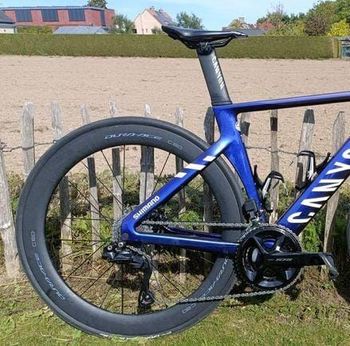 Used Canyon Aeroad CFR AXS 2023 2023 Road & Gravel, Violett — image 16 of 16