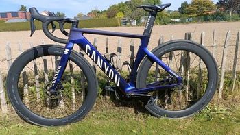 Used Canyon Aeroad CFR AXS 2023 2023 Road & Gravel, Violett — image 3 of 16