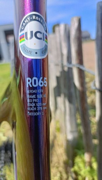Used Canyon Aeroad CFR AXS 2023 2023 Road & Gravel, Violett — image 11 of 16