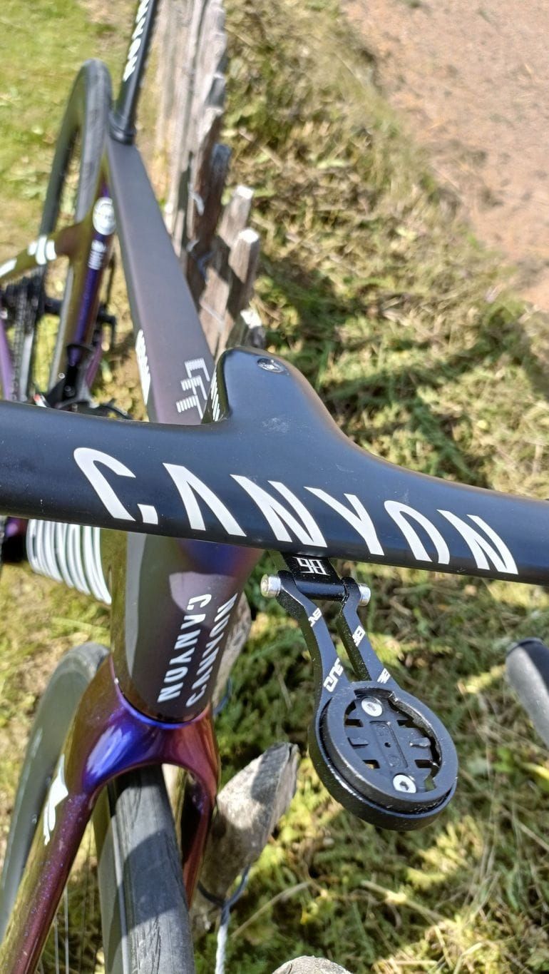 Used Canyon Aeroad CFR AXS 2023 2023 Road & Gravel, Violett — image 9 of 16