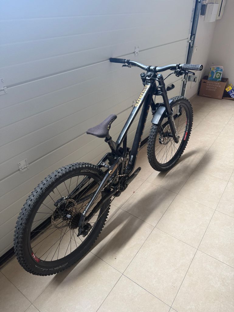 Used Commencal Commencal Supreme V5 2023 2023 Mountainbike — image 2 of 3