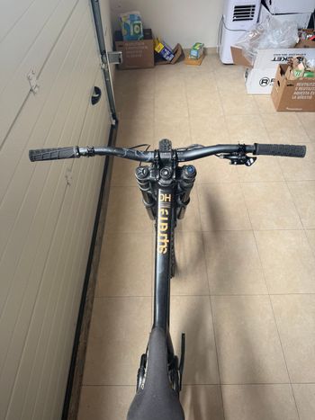 Used Commencal Commencal Supreme V5 2023 2023 Mountainbike — image 3 of 3