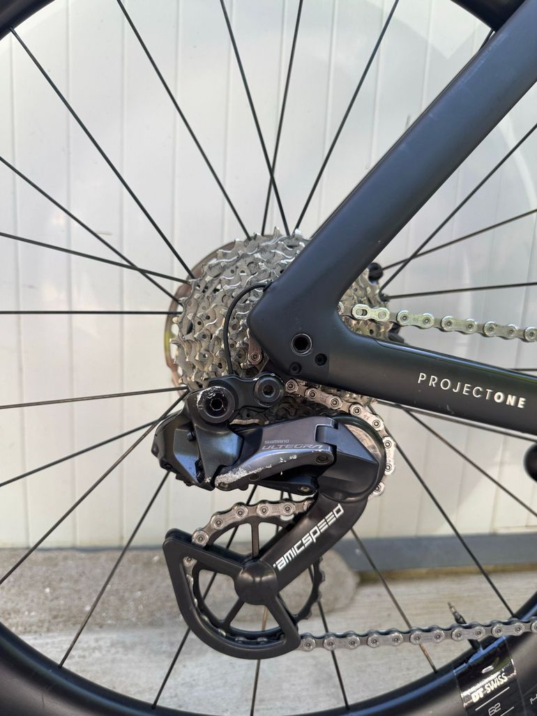 Used Trek Madone SLR 7 Gen 7 2024 2024 Road & Gravel, Schwarz — image 6 of 10