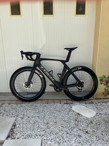 Used Trek Madone SLR 7 Gen 7 2024 2024 Road & Gravel, Schwarz — image 2 of 10