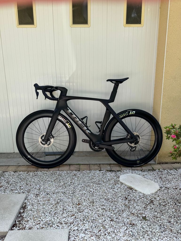 Used Trek Madone SLR 7 Gen 7 2024 2024 Road & Gravel, Schwarz — image 2 of 10