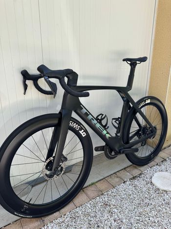 Used Trek Madone SLR 7 Gen 7 2024 2024 Road & Gravel, Schwarz — image 5 of 10