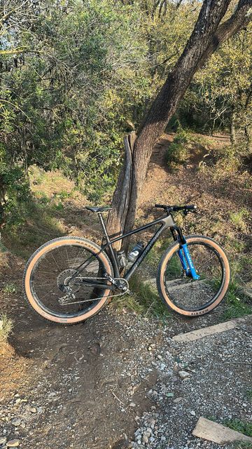 Tweedehands Megamo FACTORY Elite 05 2021 2021 Mountainbike — afbeelding 1 van 12