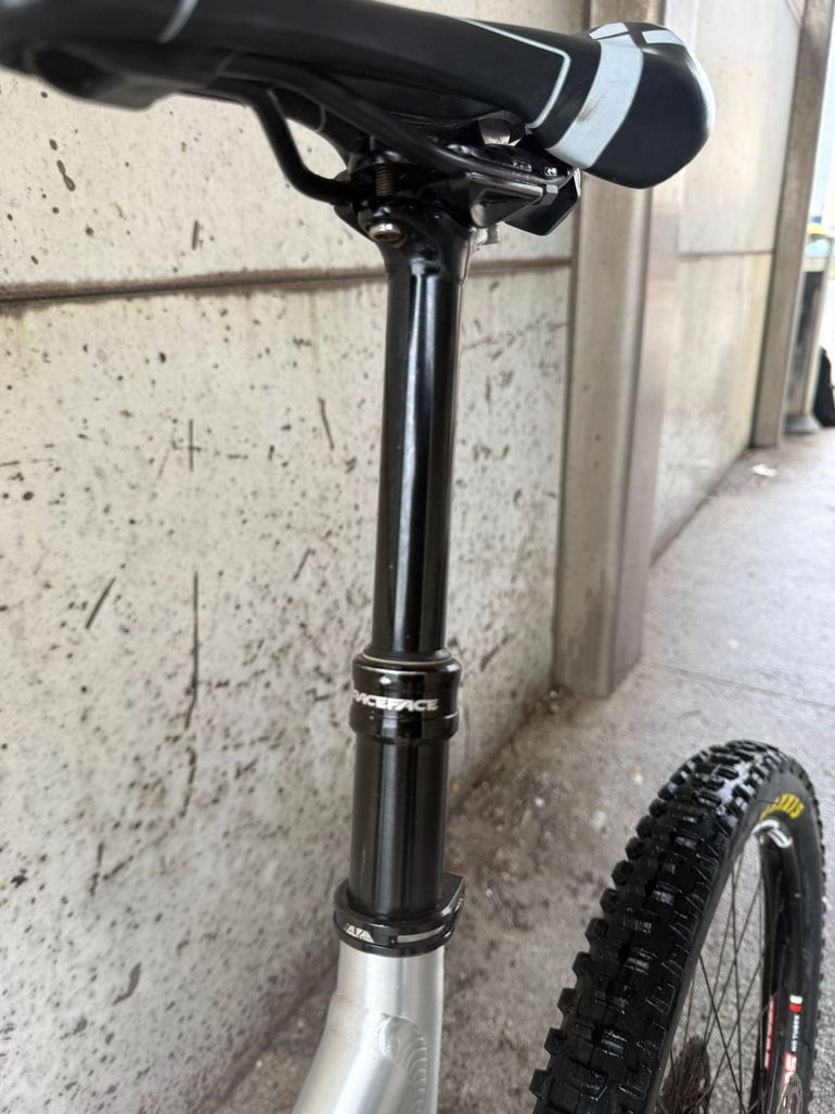 Used Commencal META AM V4.2 NEW ZEALAND 2018 2018 Mountainbike — image 14 of 20