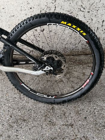 Used Commencal META AM V4.2 NEW ZEALAND 2018 2018 Mountainbike — image 7 of 20