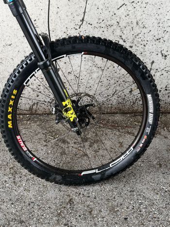 Used Commencal META AM V4.2 NEW ZEALAND 2018 2018 Mountainbike — image 4 of 20