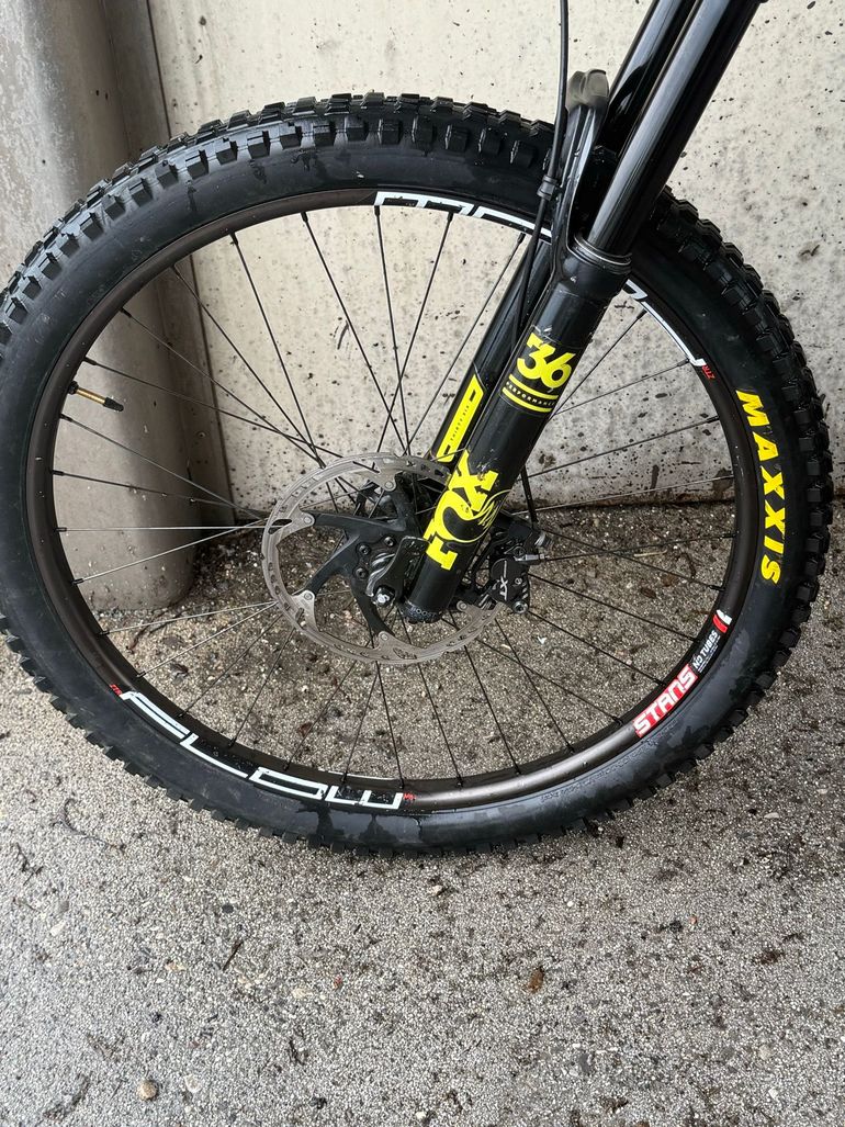 Used Commencal META AM V4.2 NEW ZEALAND 2018 2018 Mountainbike — image 5 of 20