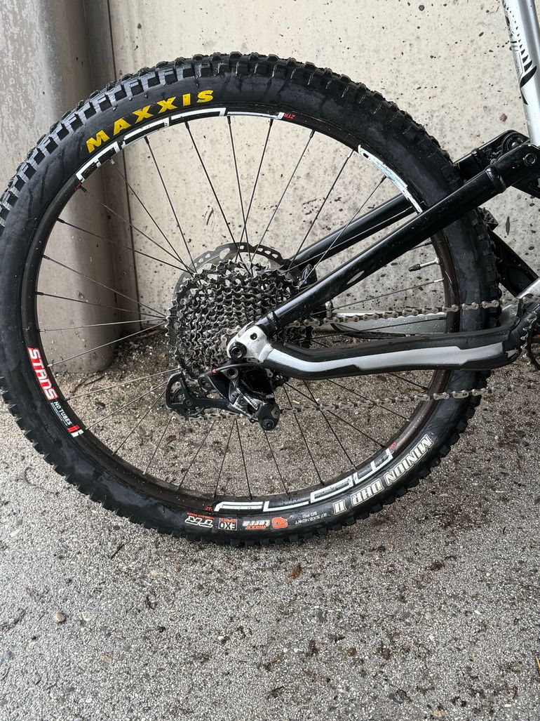 Used Commencal META AM V4.2 NEW ZEALAND 2018 2018 Mountainbike — image 3 of 20
