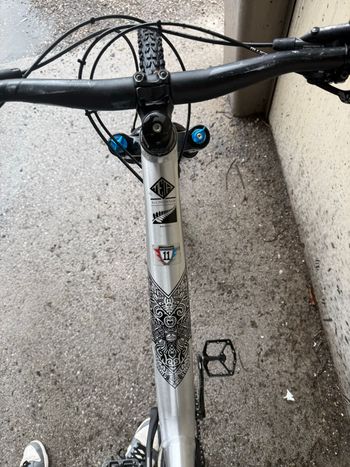 Used Commencal META AM V4.2 NEW ZEALAND 2018 2018 Mountainbike — image 9 of 20