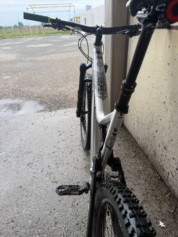 Used Commencal META AM V4.2 NEW ZEALAND 2018 2018 Mountainbike — image 12 of 20