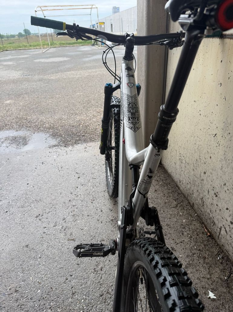 Used Commencal META AM V4.2 NEW ZEALAND 2018 2018 Mountainbike — image 12 of 20