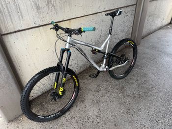 Used Commencal META AM V4.2 NEW ZEALAND 2018 2018 Mountainbike — image 2 of 20
