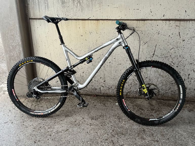 Used Commencal META AM V4.2 NEW ZEALAND 2018 2018 Mountainbike — image 1 of 20