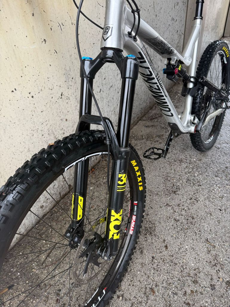 Used Commencal META AM V4.2 NEW ZEALAND 2018 2018 Mountainbike — image 19 of 20