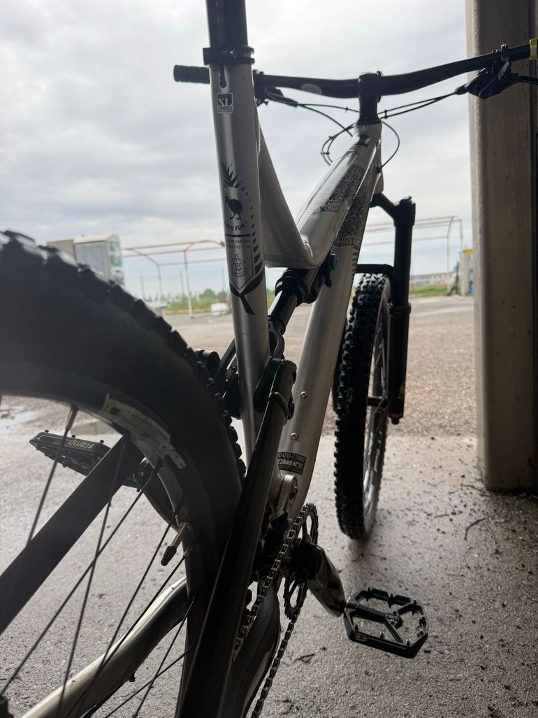 Used Commencal META AM V4.2 NEW ZEALAND 2018 2018 Mountainbike — image 13 of 20