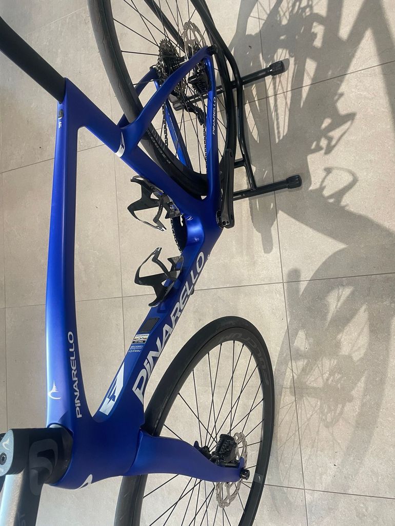Used Pinarello F5 105 Di2 2025 2025 Road & Gravel, Blau — image 2 of 6