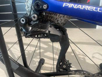 Used Pinarello F5 105 Di2 2025 2025 Road & Gravel, Blau — image 3 of 6