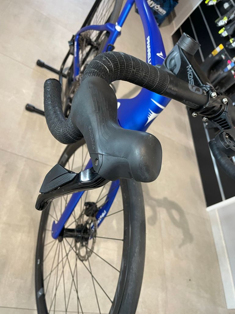 Used Pinarello F5 105 Di2 2025 2025 Road & Gravel, Blau — image 5 of 6