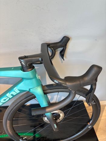 Used Bianchi Specialissima PRO Ultegra Di2 2025 2025 Road & Gravel, Green — image 4 of 13