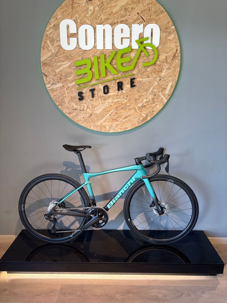 Used Bianchi Specialissima PRO Ultegra Di2 2025 2025 Road & Gravel, Green — image 1 of 13